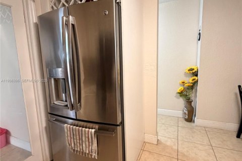 House in Miami, Florida 3 bedrooms, 169.55 sq.m. № 1994501 - photo 9