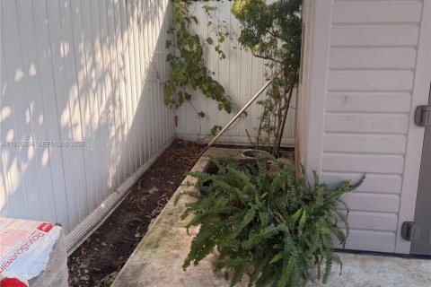 House in Miami, Florida 3 bedrooms, 169.55 sq.m. № 1994501 - photo 20