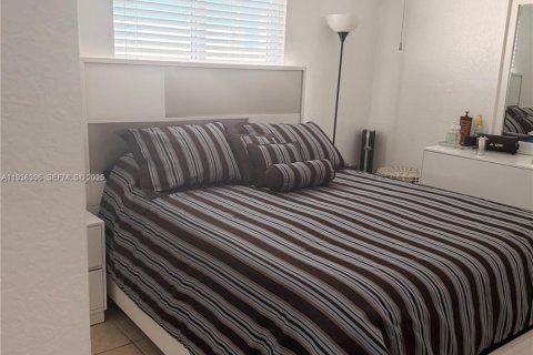 House in Miami, Florida 3 bedrooms, 169.55 sq.m. № 1994501 - photo 13