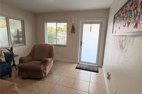 House in Miami, Florida 3 bedrooms, 169.55 sq.m. № 1994501 - photo 3