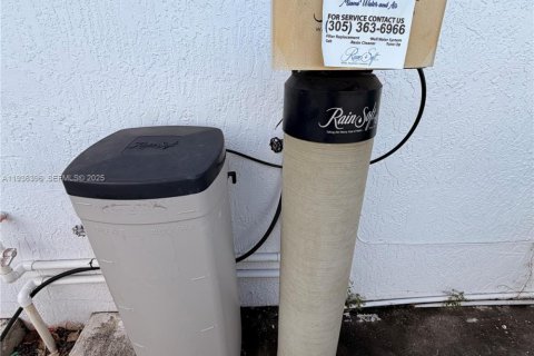 House in Miami, Florida 3 bedrooms, 169.55 sq.m. № 1994501 - photo 16