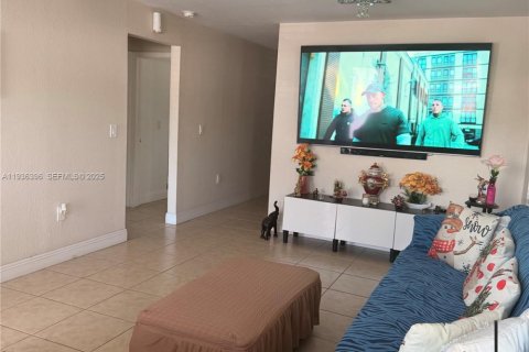 House in Miami, Florida 3 bedrooms, 169.55 sq.m. № 1994501 - photo 5