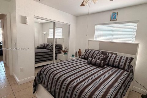 House in Miami, Florida 3 bedrooms, 169.55 sq.m. № 1994501 - photo 12