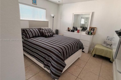 House in Miami, Florida 3 bedrooms, 169.55 sq.m. № 1994501 - photo 14