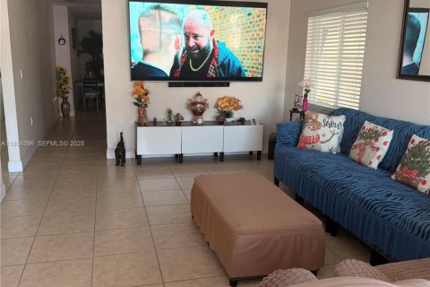 House in Miami, Florida 3 bedrooms, 169.55 sq.m. № 1994501 - photo 4