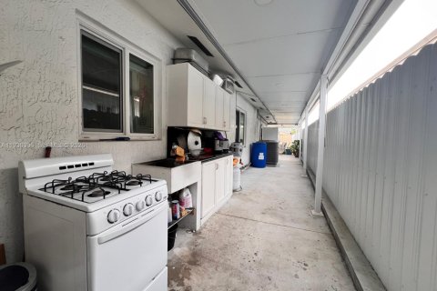 House in Miami, Florida 3 bedrooms, 169.55 sq.m. № 1994501 - photo 25