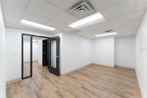 Propiedad comercial en venta en Sun City Center, Florida, 763.19 m2 № 1741198 - foto 10