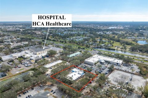 Propiedad comercial en venta en Sun City Center, Florida, 763.19 m2 № 1741198 - foto 3