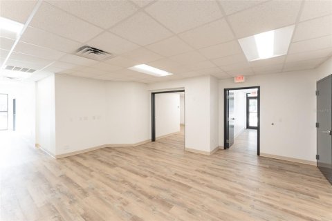 Propiedad comercial en venta en Sun City Center, Florida, 763.19 m2 № 1741198 - foto 6