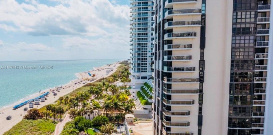 Кондоминиум с 2 спальнями в Майами-Бич, Флорида № 2014565