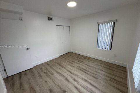 Apartment in Miami, Florida 1 bedroom, 92.9 sq.m. № 2003432 - photo 11