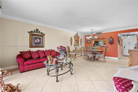 Condominio en venta en Pembroke Pines, Florida, 2 dormitorios, 94.85 m2 № 1864107 - foto 1
