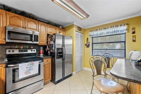 Condominio en venta en Pembroke Pines, Florida, 2 dormitorios, 94.85 m2 № 1864107 - foto 9