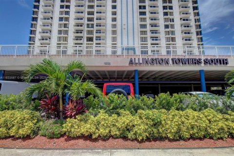 Condominio en venta en Hollywood, Florida, 2 dormitorios, 113.15 m2 № 1979863 - foto 20