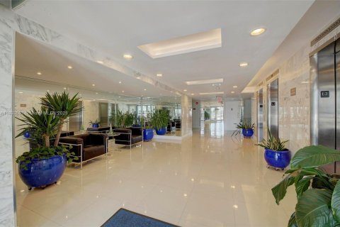 Condominio en venta en Hollywood, Florida, 2 dormitorios, 113.15 m2 № 1979863 - foto 11