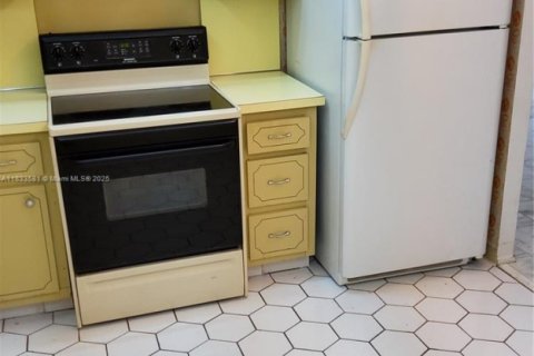 Condominio en venta en Hollywood, Florida, 2 dormitorios, 113.15 m2 № 1979863 - foto 2