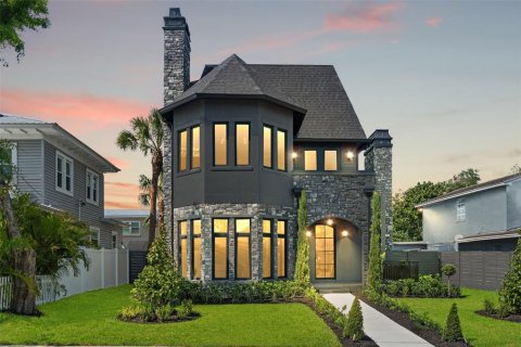 Villa ou maison à vendre à Tampa, Floride: 5 chambres, 385.45 m2 № 1615337 - photo 2