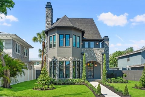 Villa ou maison à vendre à Tampa, Floride: 5 chambres, 385.45 m2 № 1615337 - photo 1