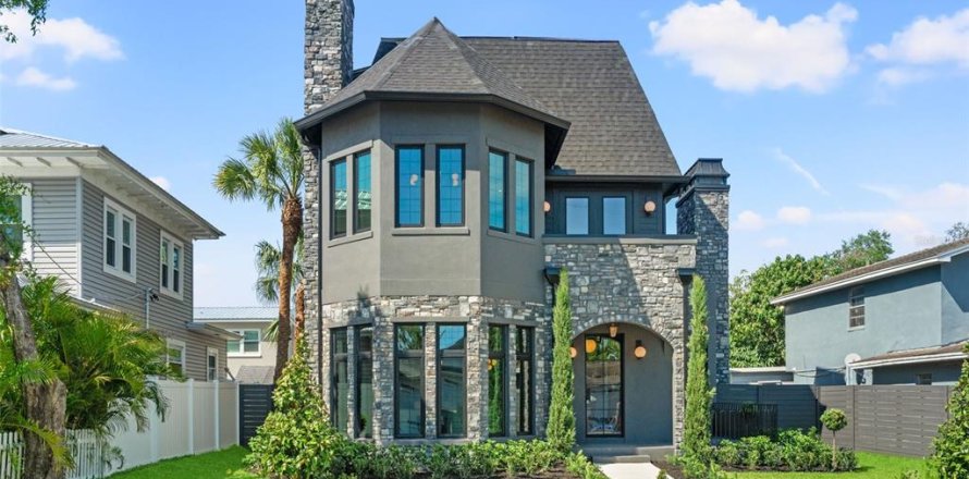 Villa ou maison à Tampa, Floride 5 chambres, 385.45 m2 № 1615337