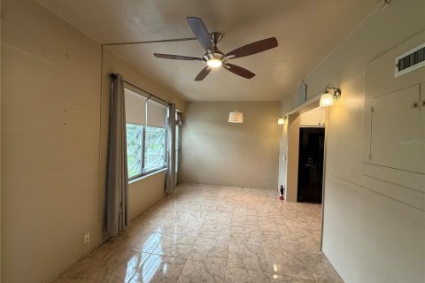 Condo in Saint Petersburg, Florida, 2 bedrooms  № 1899148 - photo 14