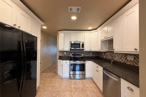 Condo in Saint Petersburg, Florida, 2 bedrooms  № 1899148 - photo 3