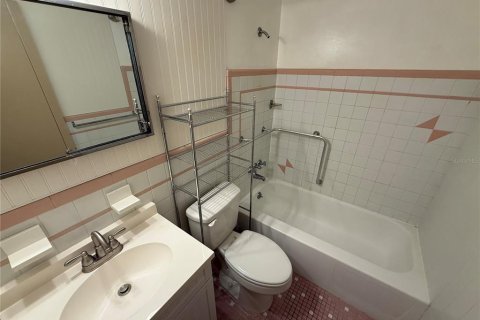 Condo in Saint Petersburg, Florida, 2 bedrooms  № 1899148 - photo 10