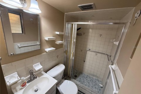 Condo in Saint Petersburg, Florida, 2 bedrooms  № 1899148 - photo 11