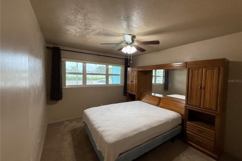 Condo in Saint Petersburg, Florida, 2 bedrooms  № 1899148 - photo 9