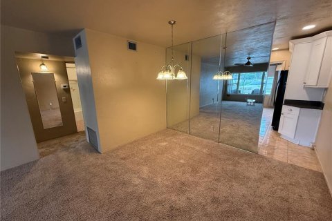 Condo in Saint Petersburg, Florida, 2 bedrooms  № 1899148 - photo 7