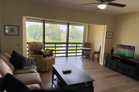 Condominio en alquiler en Sarasota, Florida, 2 dormitorios, 90.67 m2 № 2114743 - foto 11
