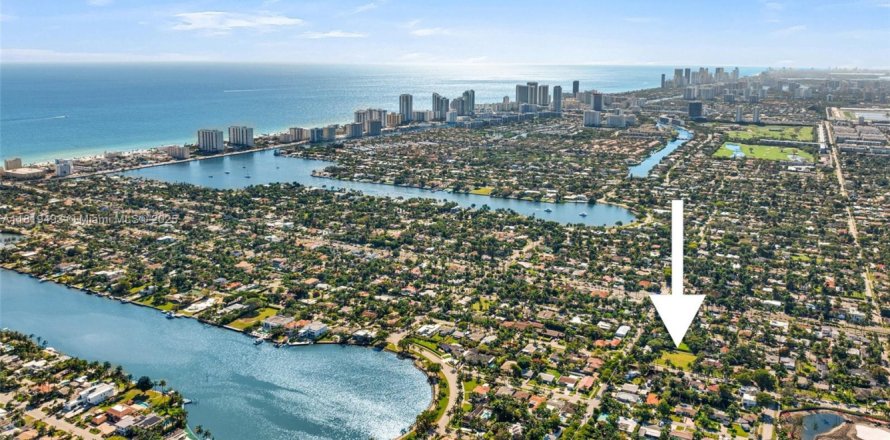 Земельный участок в Холливуд, Флорида № 2035864