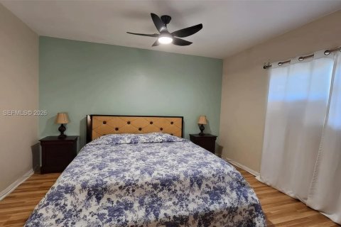 Townhouse in Hollywood, Florida 2 bedrooms, 120.77 sq.m. № 2000769 - photo 5