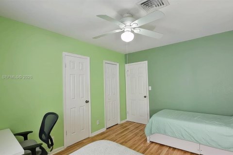 Townhouse in Hollywood, Florida 2 bedrooms, 120.77 sq.m. № 2000769 - photo 6