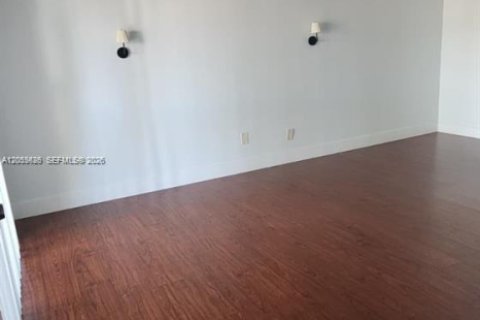 Adosado en alquiler en Miami, Florida, 2 dormitorios, 132.85 m2 № 2179305 - foto 2