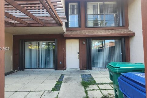 Adosado en Miami, Florida 2 dormitorios, 132.85 m2 № 2179305