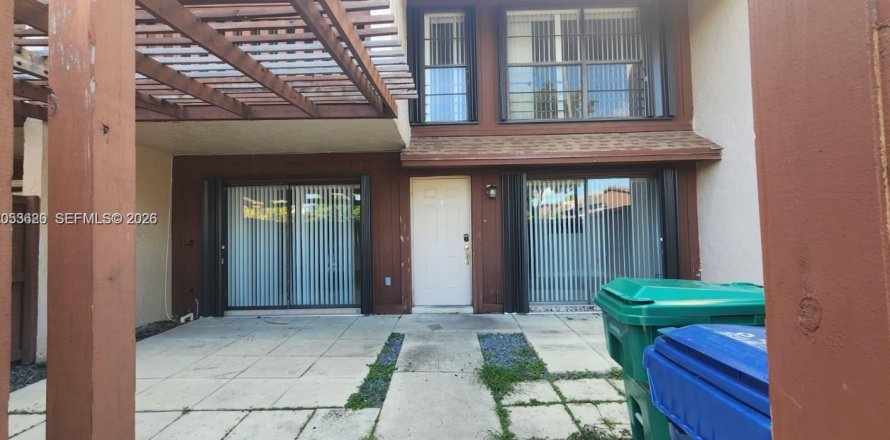 Adosado en Miami, Florida 2 dormitorios, 132.85 m2 № 2179305