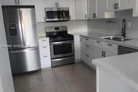 Adosado en alquiler en Miami, Florida, 2 dormitorios, 132.85 m2 № 2179305 - foto 9