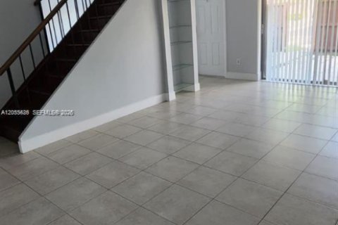 Adosado en alquiler en Miami, Florida, 2 dormitorios, 132.85 m2 № 2179305 - foto 10
