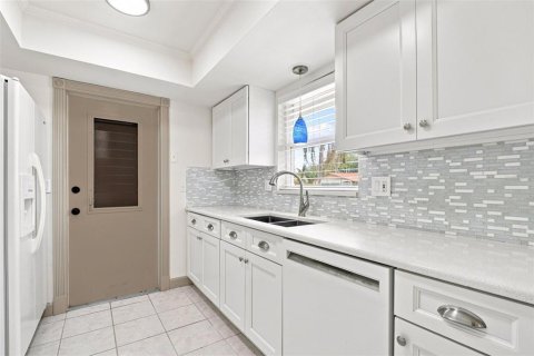 Villa ou maison à vendre à Palm Harbor, Floride: 2 chambres, 119.66 m2 № 2353245 - photo 20
