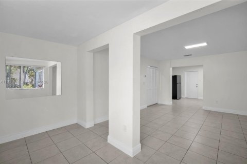Снять в аренду виллу или дом в Норт-Майами, Флорида 2 спальни, 144.93м2, № 2028843 - фото 11