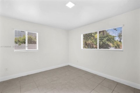 Снять в аренду виллу или дом в Норт-Майами, Флорида 2 спальни, 144.93м2, № 2028843 - фото 6
