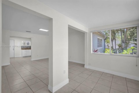 Снять в аренду виллу или дом в Норт-Майами, Флорида 2 спальни, 144.93м2, № 2028843 - фото 10