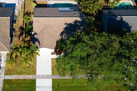 House in Wellington, Florida 3 bedrooms, 163.88 sq.m. № 1154438 - photo 1