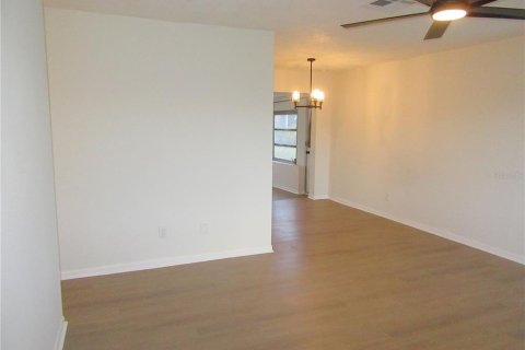 Casa en venta en Pinellas Park, Florida, 2 dormitorios, 104.52 m2 № 1526765 - foto 8