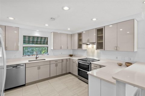House in Saint Pete Beach, Florida 3 bedrooms, 254.83 sq.m. № 2199819 - photo 18