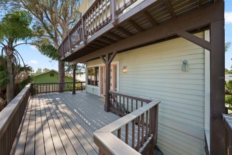 House in Saint Pete Beach, Florida 3 bedrooms, 254.83 sq.m. № 2199819 - photo 8