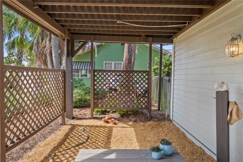 House in Saint Pete Beach, Florida 3 bedrooms, 254.83 sq.m. № 2199819 - photo 5