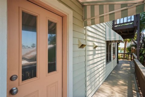 House in Saint Pete Beach, Florida 3 bedrooms, 254.83 sq.m. № 2199819 - photo 15