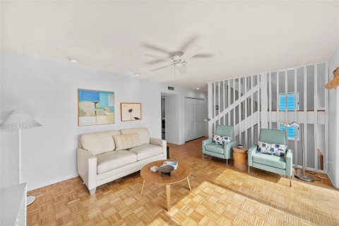House in Saint Pete Beach, Florida 3 bedrooms, 254.83 sq.m. № 2199819 - photo 30