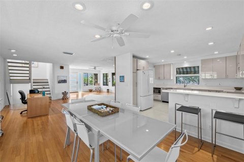 House in Saint Pete Beach, Florida 3 bedrooms, 254.83 sq.m. № 2199819 - photo 21